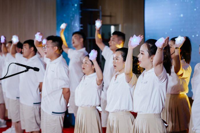 20、《夜空中最亮的星》云南分公司